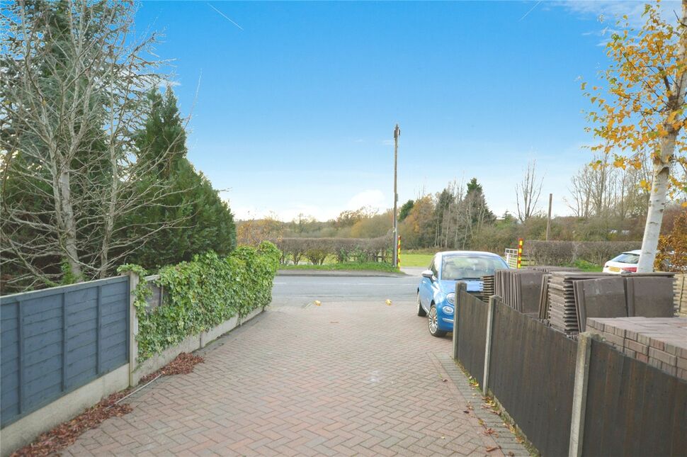 3 bedroom Mid Terrace House for sale, Donisthorpe Lane, Moira, DE12 £