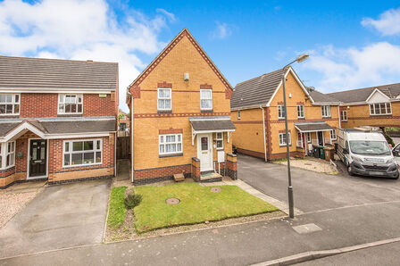 Middle Close, 3 bedroom Detached House to rent, £895 pcm