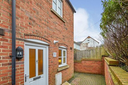 2 bedroom Mid Terrace House to rent