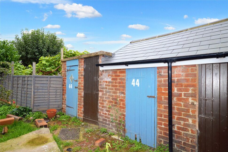 2 bedroom End Terrace House for sale, Burton Road, Overseal, DE12 £