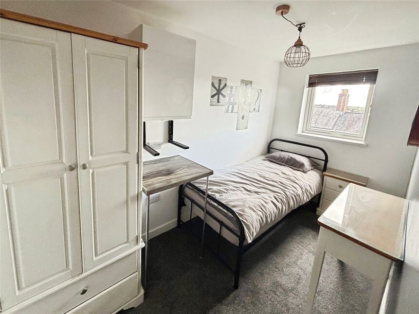 1 bedroom  Room to rent