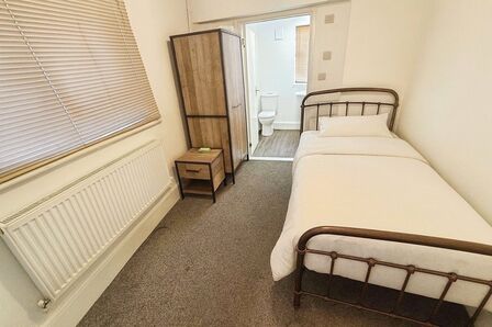 1 bedroom  House to rent