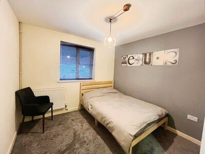 1 bedroom  Room to rent