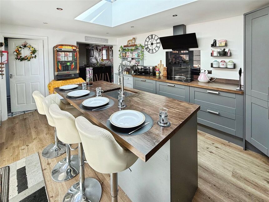 Kitchen / Breakfast Room