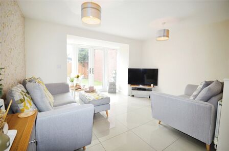 Edinburgh Road, 3 bedroom Semi Detached House for sale, £260,000