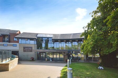 Hall Farm Road, 1 bedroom Flat for sale, &pound;170,000