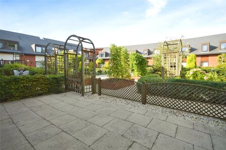 Hall Farm Road, 1 bedroom Flat for sale, &pound;170,000