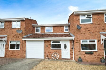 2 bedroom Mid Terrace House to rent