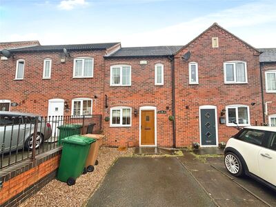 Oak Street, 2 bedroom Mid Terrace House to rent, £825 pcm