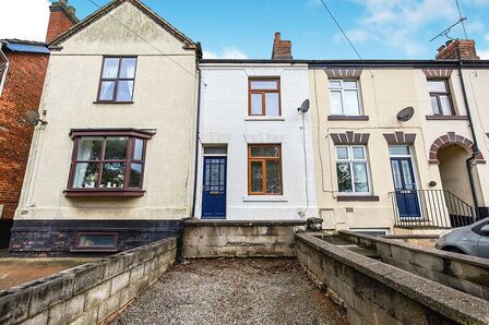 2 bedroom Mid Terrace House for sale