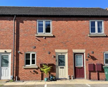 2 bedroom Mid Terrace House for sale