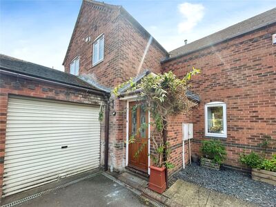 3 bedroom Mid Terrace House for sale