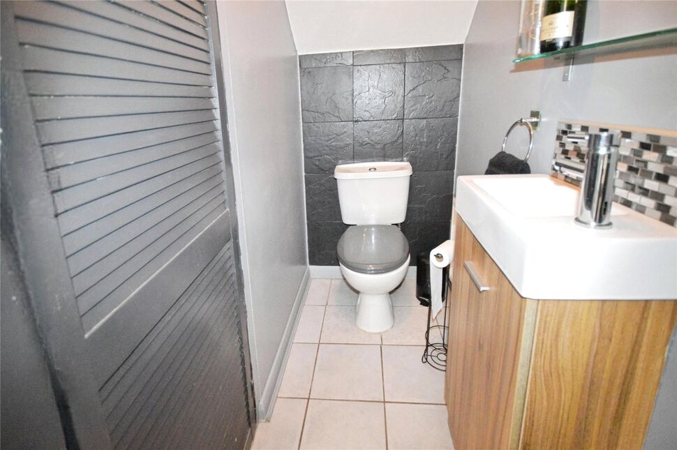 Cloakroom / Wc