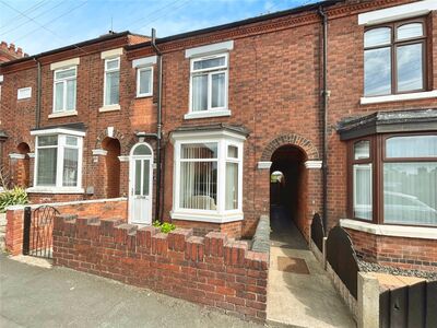 3 bedroom Mid Terrace House for sale