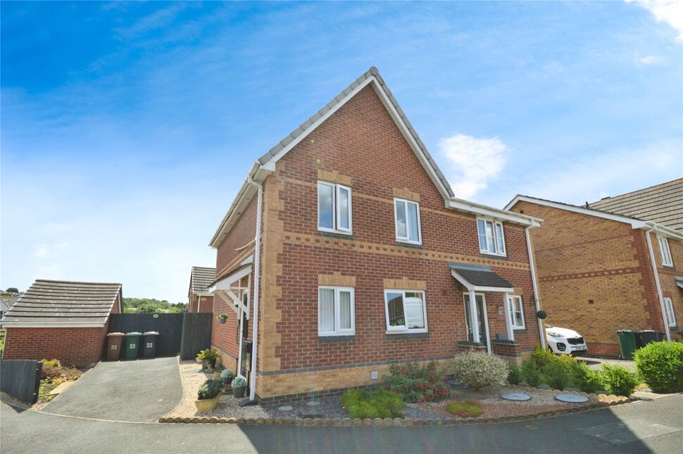 Main image of 3 bedroom Semi Detached House for sale, Middle Close, Swadlincote, Derbyshire, DE11