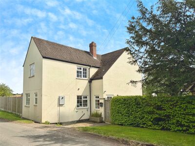 Grangewood, 3 bedroom Detached House to rent, £1,280 pcm