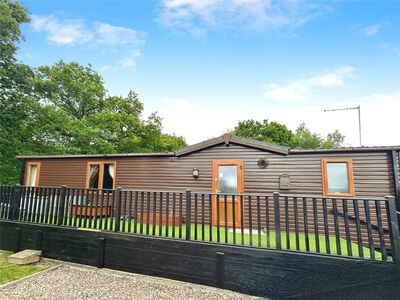 2 bedroom Detached Property for sale