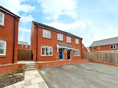 Wainwright Drive, 3 bedroom Semi Detached House to rent, £1,150 pcm