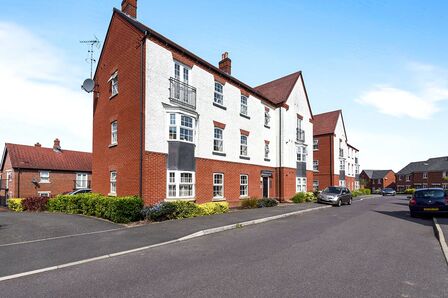Salford Way, 2 bedroom  Flat to rent, £800 pcm