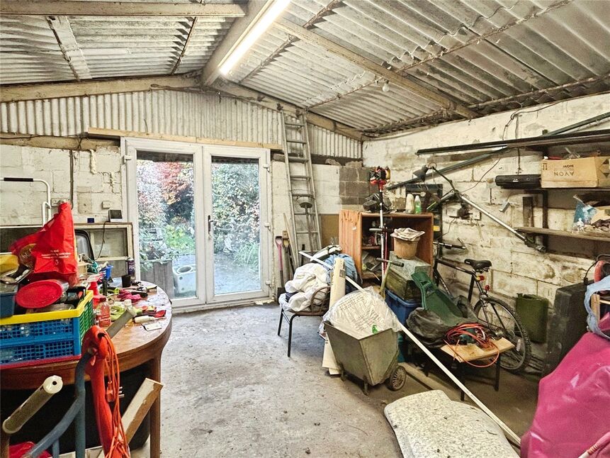 Garage / Workshop