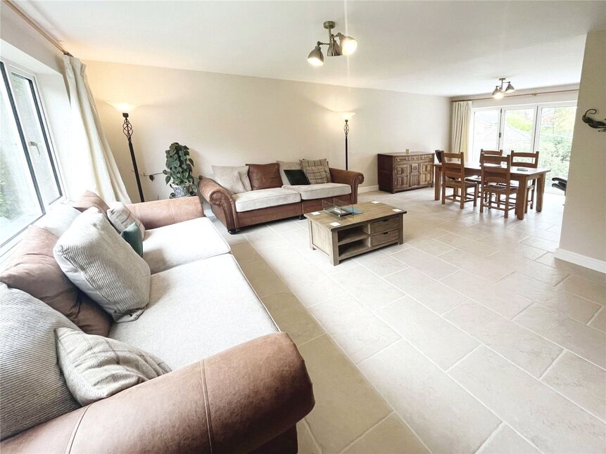 Lounge / Dining Room