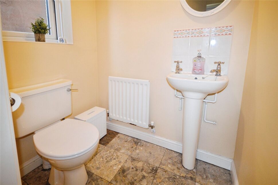 Cloakroom / Wc