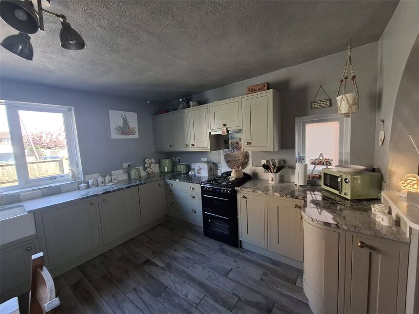 Kitchen / Dining Area