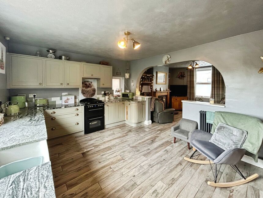Kitchen / Dining Area