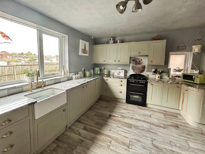Kitchen / Dining Area