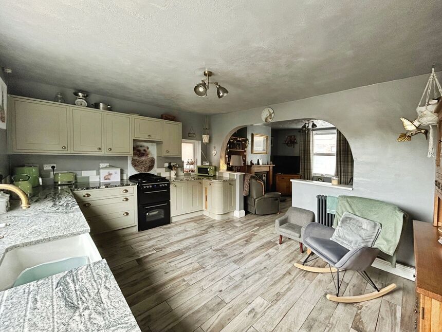 Kitchen / Dining Area