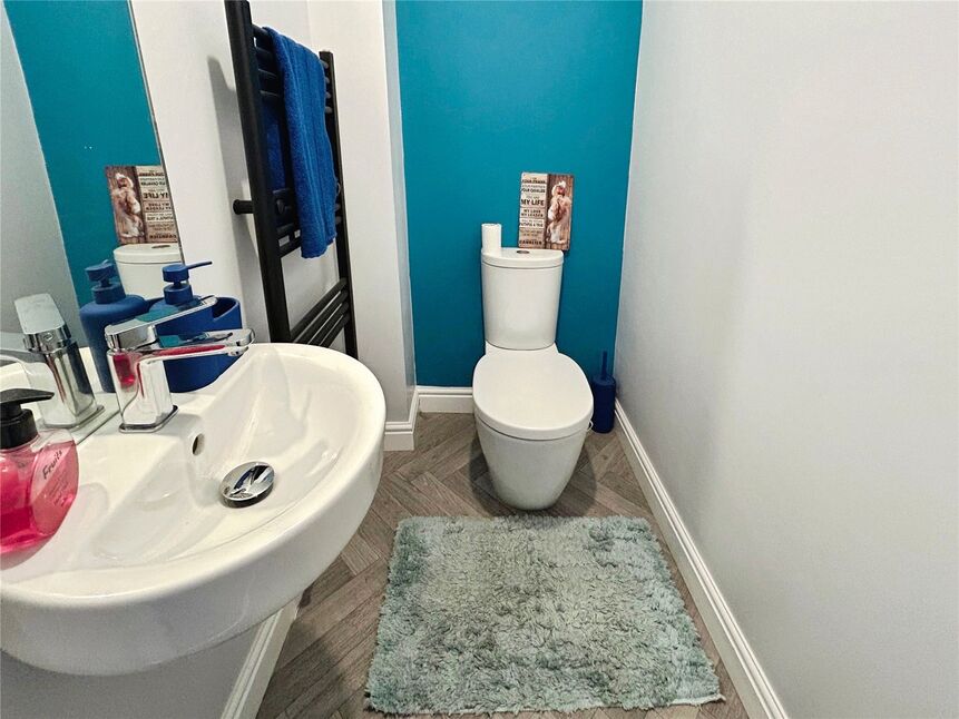 Cloakroom / Wc