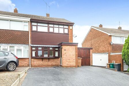 3 bedroom Semi Detached Property to rent