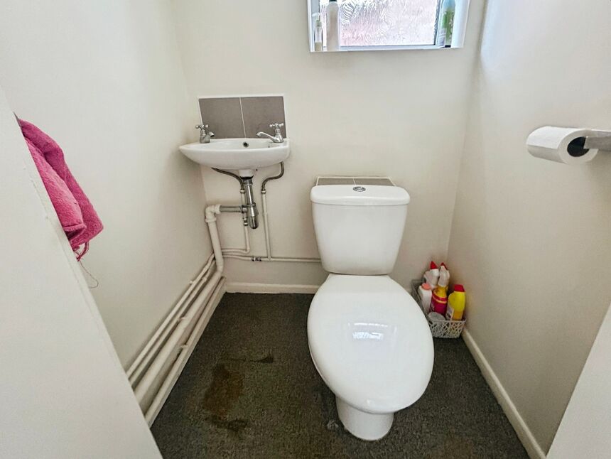 Cloakroom / Wc