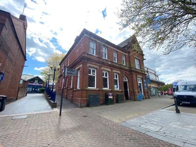 High Street, 1 bedroom Flat to rent, &pound;500 pcm