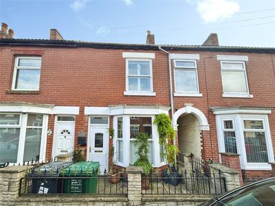 2 bedroom Mid Terrace House for sale