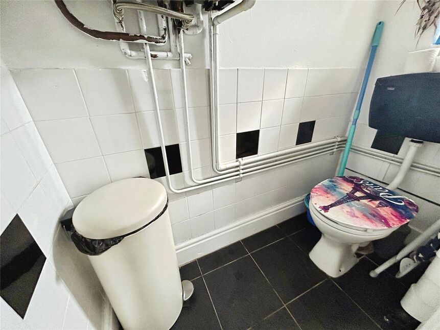 Cloakroom / Wc