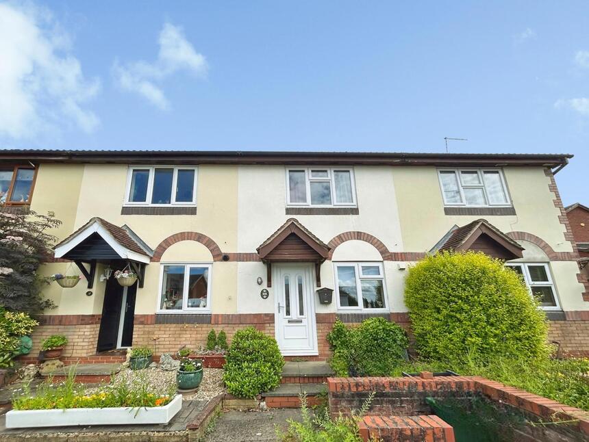 2 bedroom Mid Terrace House for sale