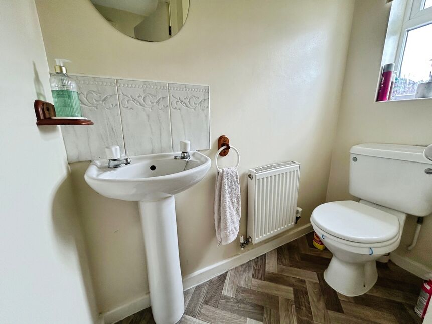 Cloakroom / Wc