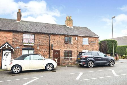 2 bedroom Mid Terrace House to rent