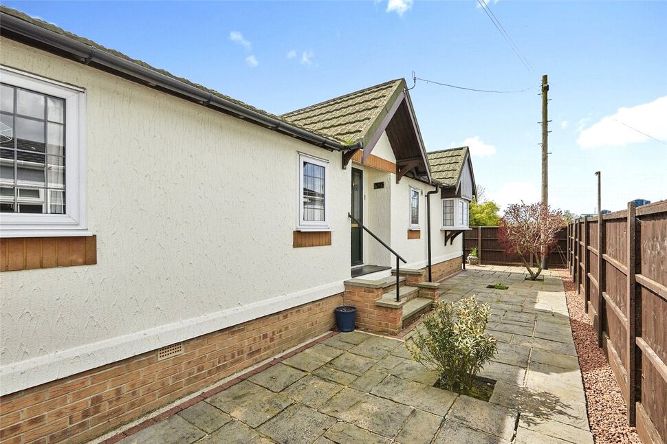 2 bedroom Detached Property for sale