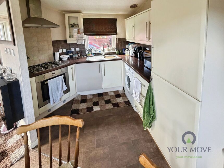 Kitchen / Dining Area