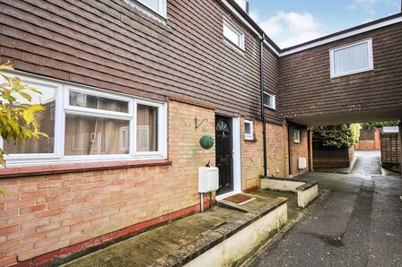 Kettlewell Court, 3 bedroom Mid Terrace House to rent, £1,600 pcm