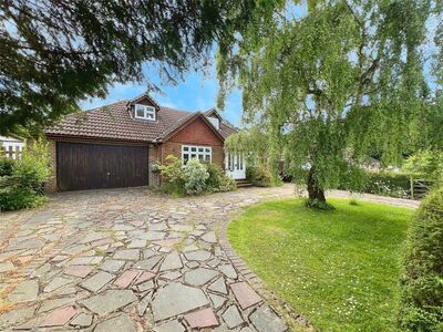 Hollywood Lane, 4 bedroom Detached Bungalow for sale, £670,000