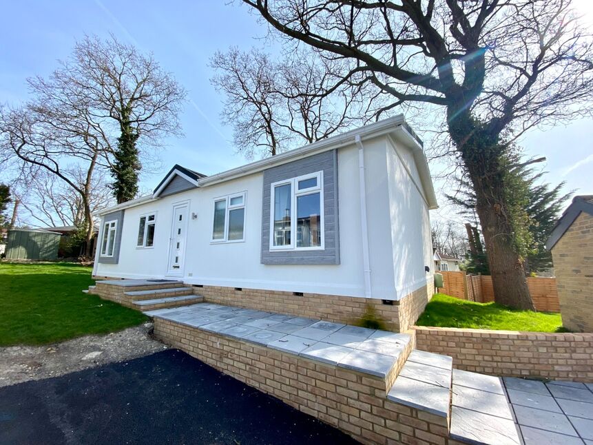 2 bedroom Detached Bungalow for sale