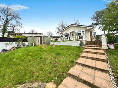 Stonehill Woods Park, 2 bedroom Detached Bungalow for sale, £200,000