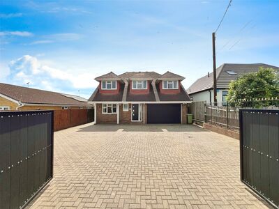Hever Road, 5 bedroom Detached House for sale, £725,000