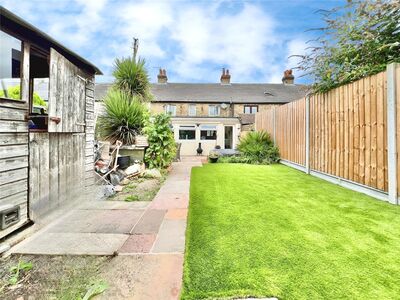 Rollo Road, 3 bedroom Mid Terrace House for sale, £425,000