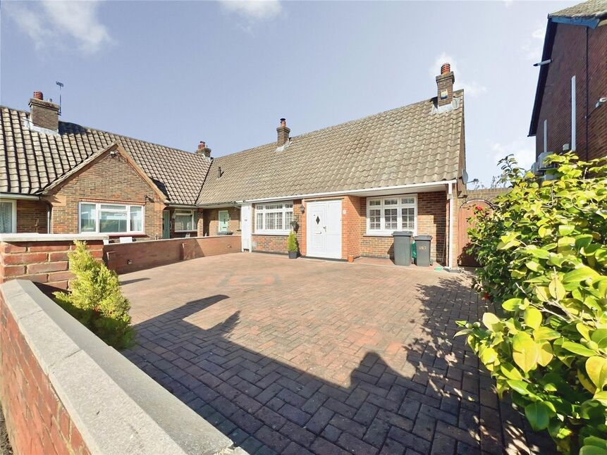 Main image of 1 bedroom Semi Detached Bungalow for sale, Oliver Road, Swanley, Kent, BR8