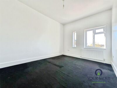 High Street, 2 bedroom Flat to rent, &pound;1,295 pcm