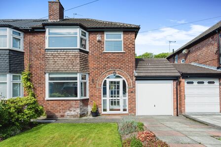 Woodgarth Lane, 3 bedroom Semi Detached House to rent, &pound;1,600 pcm